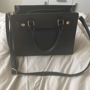 Svart väska  - Svart väska i bra skick