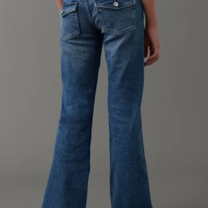 Low waist jeans - Säljer dessa jätte fina low waist flared/bootcut jeans från gina i barn storlek men passar också storlek 36, de är väldigt töjbart material💓 De är endast testade så inga defekter eller liknande