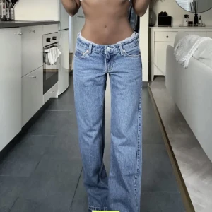 Lågmidjade jeans - Säljer eftersom de inte kommer till användning. Jeansen är som nya och inte mycket använda💞
