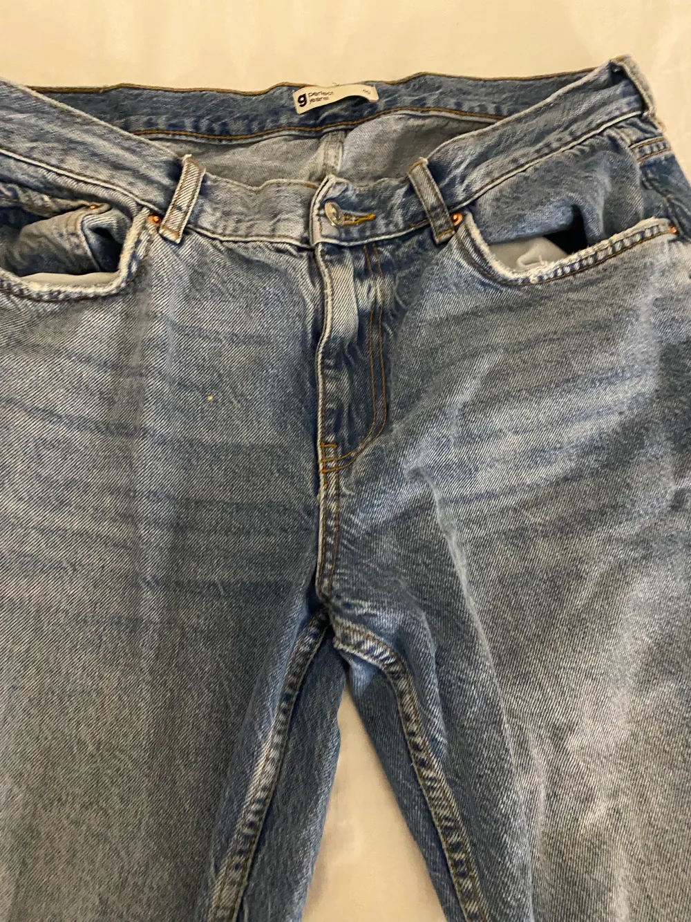 Low waist jeans från Gina tricot. Använda fåtal gånger. Nypris 400kr.❤️ pris kan diskuteras. Jeans & Byxor.