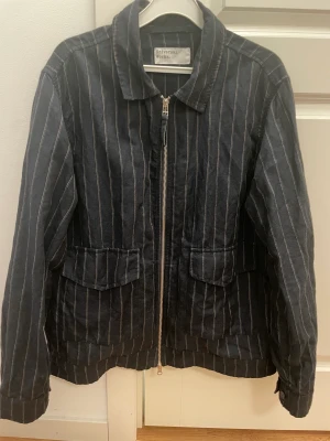 Universal works jacka - Jacka från Universal works i damstorlek L, men skulle säga att den mer passar M