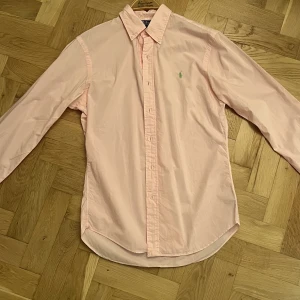Polo Ralph Lauren - Skjorta - Rosa skjorta i fint skick, storlek M