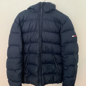Tommy hilfiger jacka - Vinterjacka  Storlek:m
