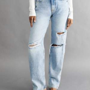 Fina raka jeans från gina! Skriv för egna bilder:) Köpta för 599 och är varsamt använda. Säljer för 189kr