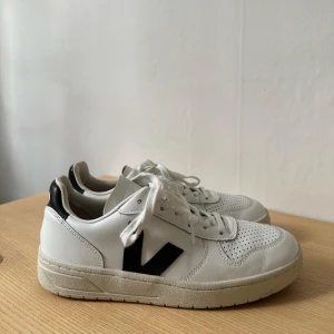 Veja sneakers  - Använda 2 gånger. Inga defekter eller fläckar ✨