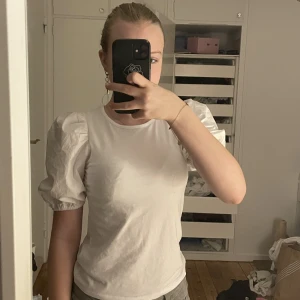 Topp - Säljer min super snygga topp som inte kommer till användning är super fin till vardags eller fest❤️❤️