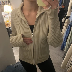 Supersnygg kofta - Supersnygg och skön kofta 