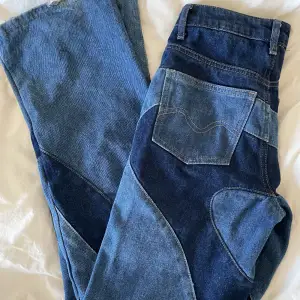 Säljer mina Jaded Lnd jeans då de tyvärr är lite för små för mig! Lite slitningar längst ner annars helt perfekta💋💞