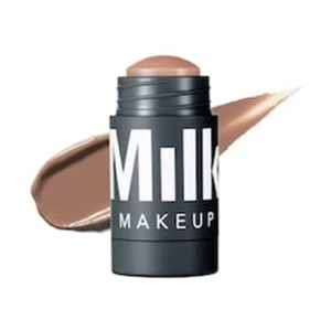 Milk makeup contour stick - Milk makeup contour stick i färgen toasted, endast testad på handen men insåg att de va fel färg för mig :) Köpt för 279! Kan bjuda på frakten men inte genom köp nu tyvärr så skriv privat❤️‍🩹 ‼️GÅR INTE NER I PRIS‼️INGA BYTEN