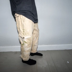 Byxor med broderi - Byxor med broderi strl xs