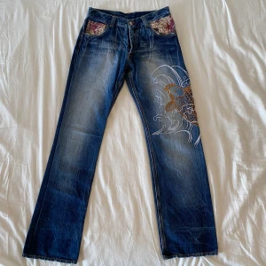 ETERNAL vintage Japan jeans - Jeans från det japanska märket Eternal, köpt och fraktat från Japan. Storlekslappen är bortklippt. Mått: midja 37x2, innerbenslängden 79 cm. Liknande kostar ca 1200-1800 på plick/depop. 