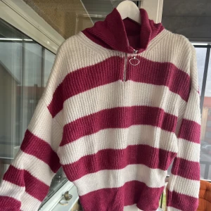 Stickad tröja  - Fin stickad tröja, inga skavanker. Något tunnare