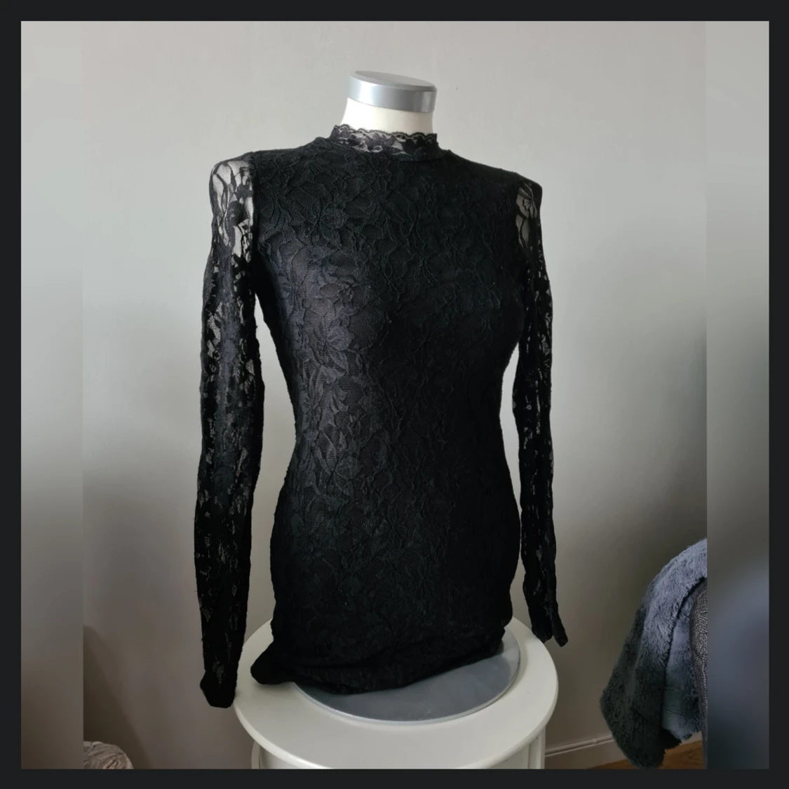 Svart klänning med spets - 90