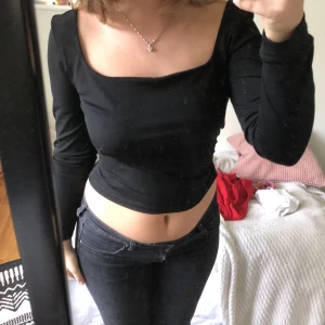 Svart tröja - Så fin svart tröja som jag köpt på plick🖤