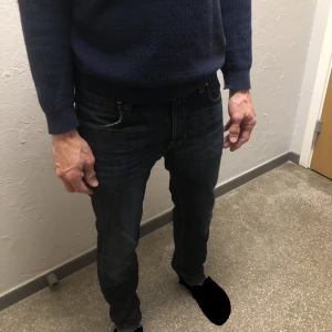 Hugo Boss Jeans  - Säljer nu dessa Hugos boss jeans som alltså är Boss Orange Jeans. De har varit med ett tag så de syns att de är använda men ändå i ett OK skick. Dem är i storlek 32/32. Skriv gärna vid fler funderingar! 