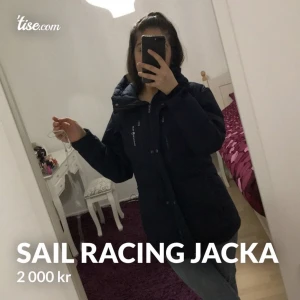 Sail racing jacka - Sail racing jacka i storlek XS. Använd 1 vinter, i bra skick. Den är i färgen marinblå, säljs för 2000kr men pris kan diskuteras vid snabb affär.