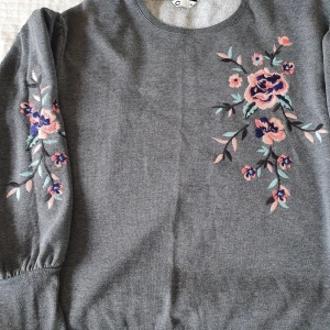 Tröja  - I jättefin skick. 