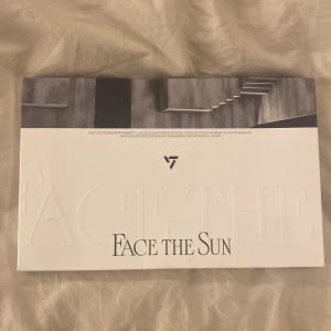 Kpop album  - Face the sun, Seventeen. Allt finns med i albumet. Säljer för att den bara ligger i en låda, köptes i somras 