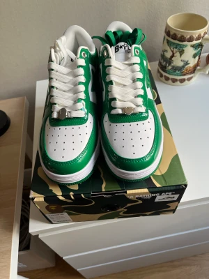 Bape bapesta  - Gröna Bape bapestas  Storlek 42  Aldrig använda  Priset kan diskuteras  
