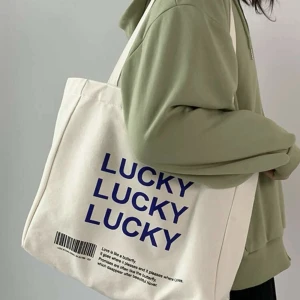 Tote bag - Tygpåse som rymmer de mesta. 