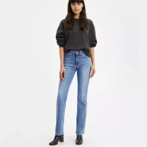 Levis jeans - Säljer dessa helt nya 315 bootcut jeansen! Kontakta vid frågor eller vid intresse💜