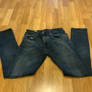 Levi’s jeans i fint skick Strl w30 l32