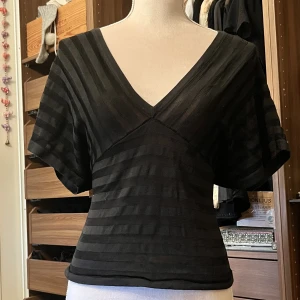 tröja  - unik tröja med rosett i ryggen, skitsnygg 