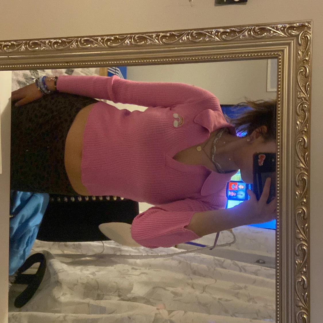 rosa tröja med moln