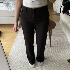Kostymbyxor  - Bruna kostymbyxor, superfina och sparsamt använda!😍