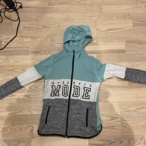 Tränigströja - Typ ej använt men lite har vuxit ur den 