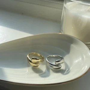 Ringar - Ringar en i guld och en i silver. Säljer för 49kr/st🫶🏽