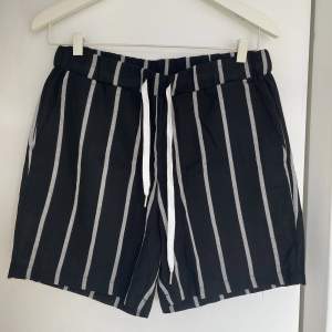 Randiga shorts. Helt oanvända🤍