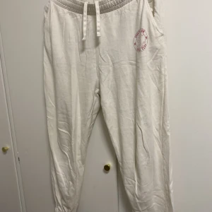 Byxa  - En fin och väl använd byxa från Cubus. 