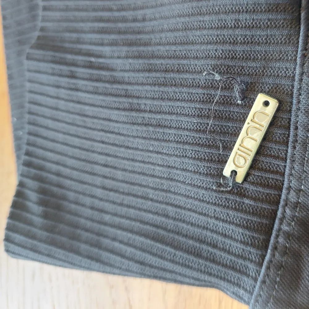 Svarta träningtigths från märket amin. Skick enligt bilder.. Jeans & Byxor.