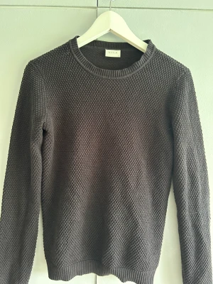 Stickad tröja från Vila  - Jättefin stickad tröja i storleken XS knappt använd och jättefint skick! Pris går att diskuteras 