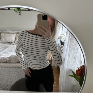 Topp  - Topp från NA-KD med öppen rygg strl xxs men passar mig som är xs/s. Aldrig använd 