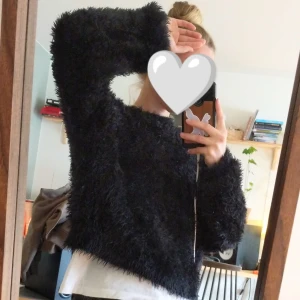 Stickad fluffig tröja  - Supermjuk & mysig stickad tröja från Nelly 🤍