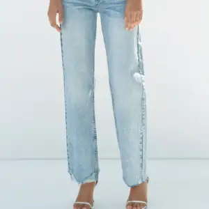 SVARTA zara jeans (full length 90’s) i strl 34