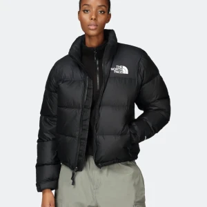 North face jacka  - Säljer min north face jacka ”1996 retro nuptse jacket”. Använd 1 vinter, väldigt bra skick❣️köpt för 3 899, skriv för fler bilder❣️Kan gå ner i pris vid snabb affär