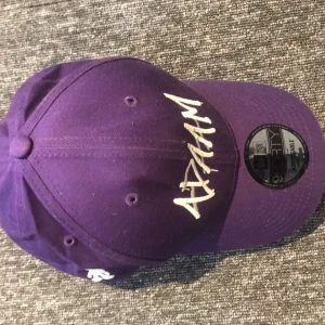 ADAAM keps - Hej fick den här kepsen personligen av ADAAM innan en konsert använd 1 gång bra pris 