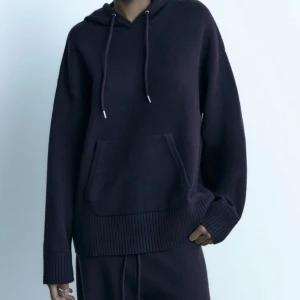 Stickad hoodie zara - Stickad hoodie från zara.