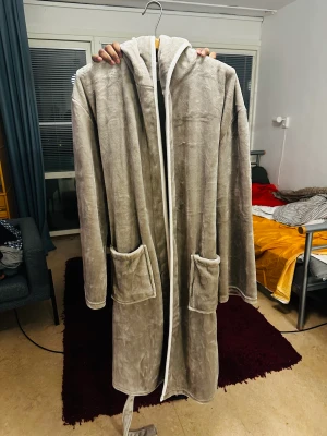 Luxury robe - Unused luxury bath robe for sell. Price 500 sek