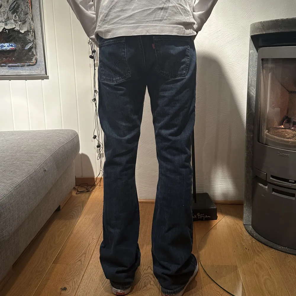 Levis Jeans 512, W32 L36. Jag är 187  cm. Dem är i väldigt bra skick. . Jeans & Byxor.