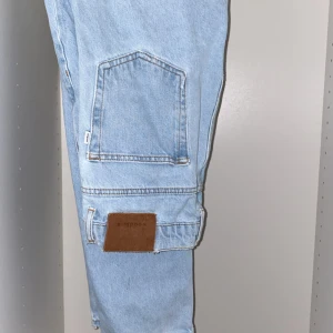 Woodbird byxor - Perfekt till dig som vill ha snygga woodbird byxor men inte vill betala 1000 kr.  Knabbt använda och inga defekter.