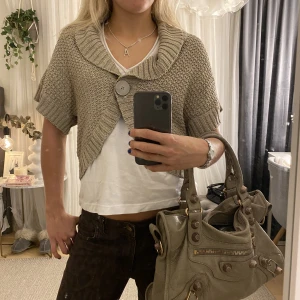 Beige bolero - Säljer denna så snygga beiga boleron!!!😇🤩🤩