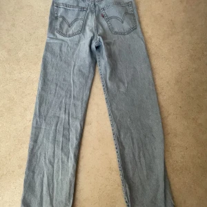 Levis jeans - Jättesköna Levis jeans, modell ribcage straight. Säljer dessa då dom har blivit för små på mig men sitter jättefint på någon som kan ha dom. Obs, jag är 160cm så passar nog bäst till en lite kortare person. Skriv till mig för mer info 🙏