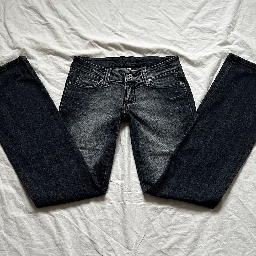Vintage jeans! Försmå så kan ej visa på💓midja 36 innerben 82. Jeans & Byxor.