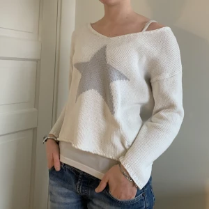 Stickad tröja  - Jättefin stickad tröja med stjärna!⭐️ 