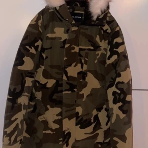 Vinterjacka  - Fin, oanvänd jacka köpt på JFR.se men aldrig blivit använd.  Nypris 1499. 