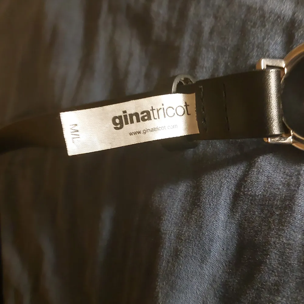 Säljer detta ginatricot bälte eftersom det sällan används. Det är ungefär 100cm långt och i bra skick!. Accessoarer.